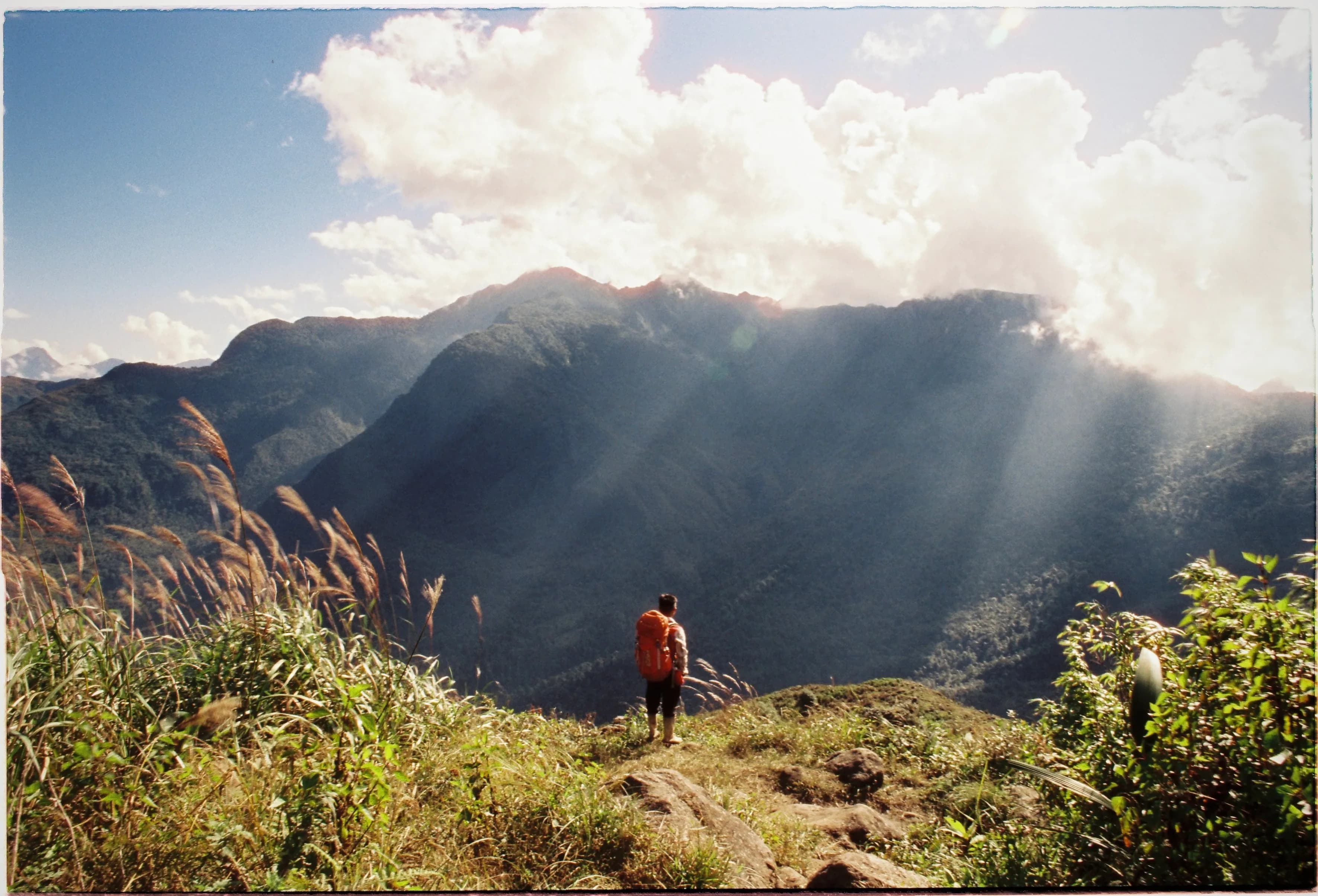 Tại sao chúng ta cứ bỏ tiền để đi “hành xác” trên núi? ⛰️